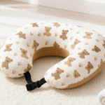 Jastëk Ushqyerjeje për Beba – Dizajn i Dyanshëm me Ariusha dhe Material Super të Butë